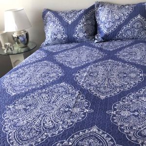 full size navy blue and white bedspread